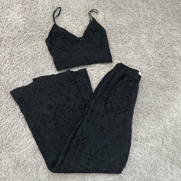 Women’s Abercrombie & Fitch Black Textured Cutout Set - Picture 3 of 3